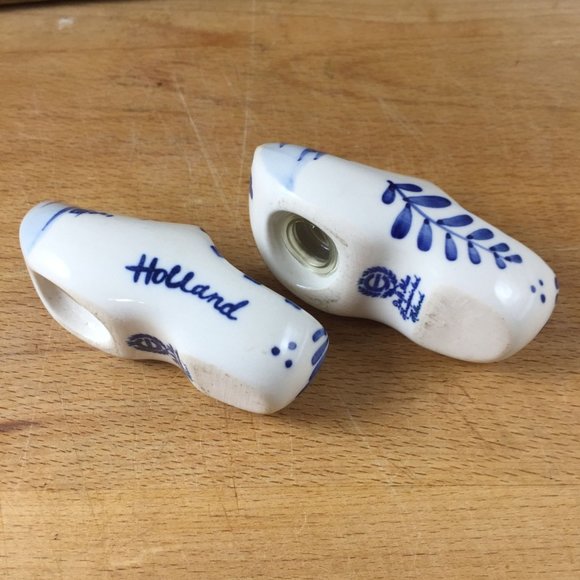 Delft Salt and Pepper Shakers Dutch Shoes Porcelain Made in  Holland Windmills - Picture 4 of 5